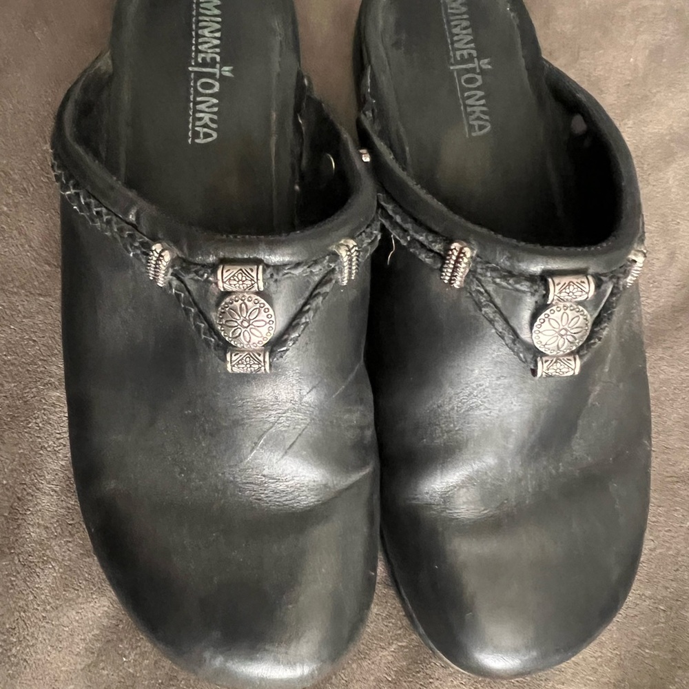 Minnetonka Women's Black Leather Mules with Silver Accents